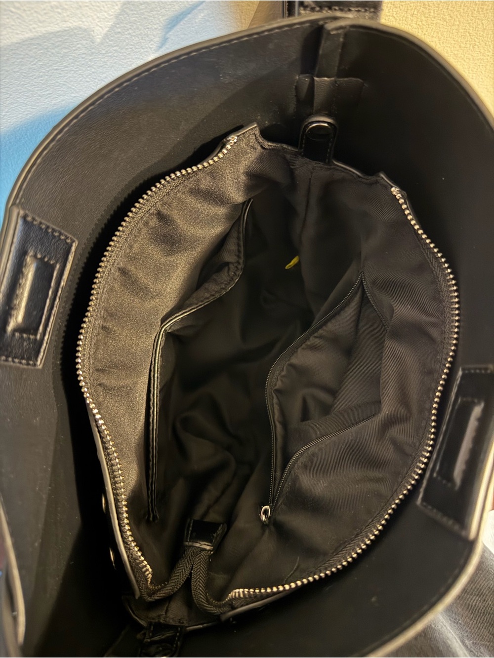 Handbag - Picture 3 of 4